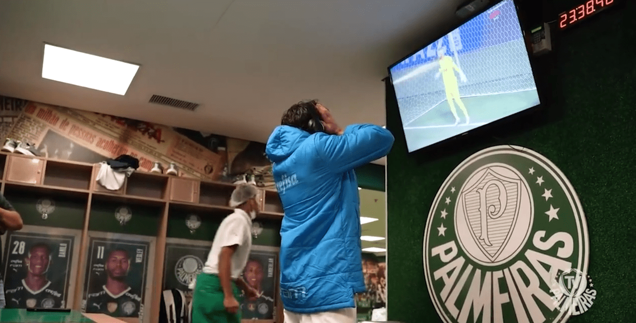 Fui para uma palestra do Jorge Jesus de auscultadores, com música