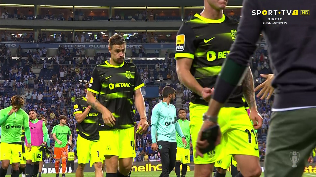 O gesto de Nuno Santos no final do FC PortoSporting que está a dar que