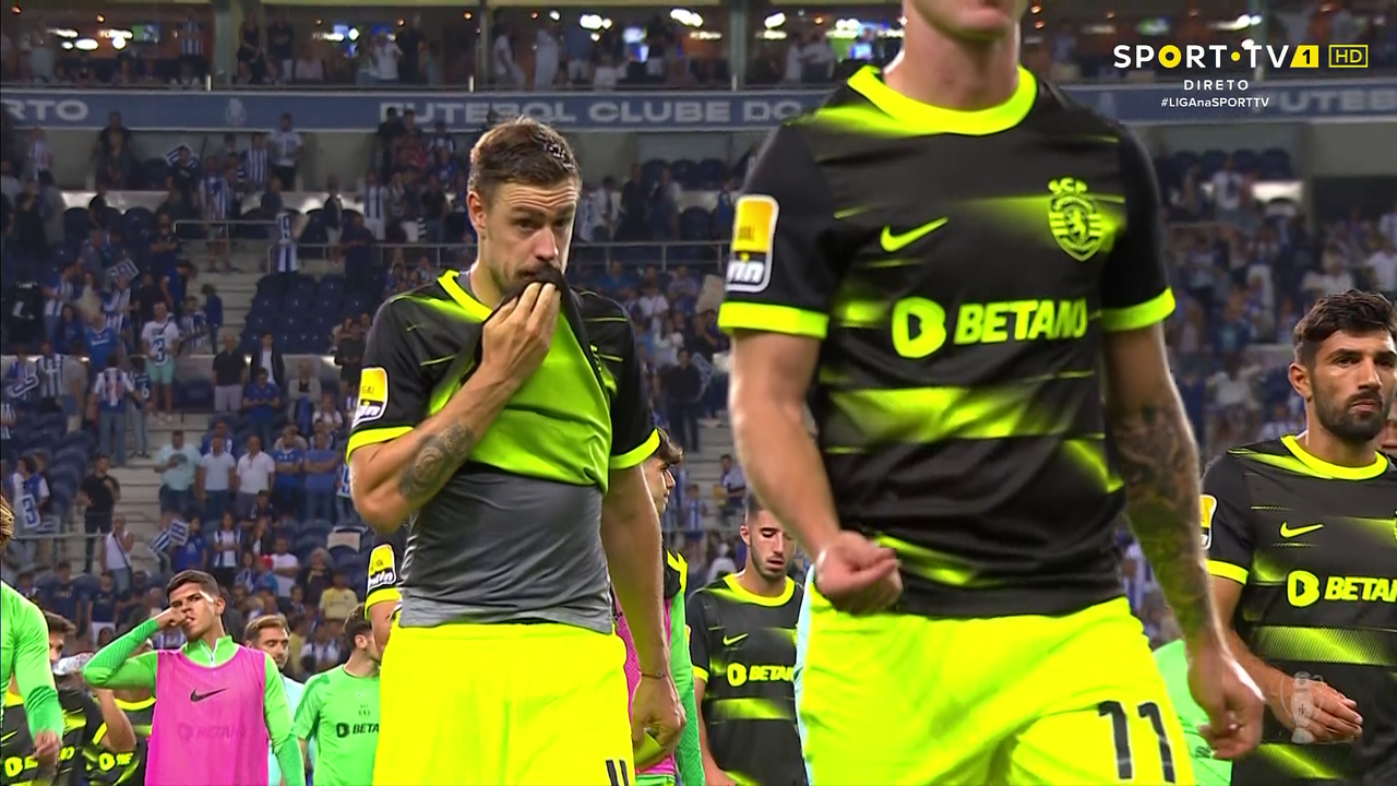 O gesto de Nuno Santos no final do FC PortoSporting que está a dar que