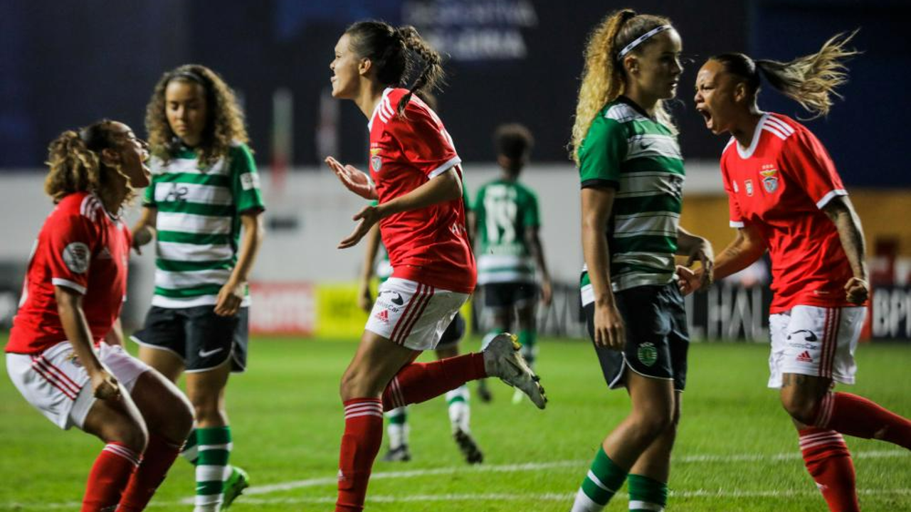 Benfica - Sporting da Supertaça foi o jogo de futebol feminino