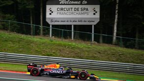 Max Verstappen voa no primeiro dia de treinos em Spa