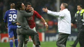 Gary Neville dá o exemplo de Ferguson e deixa recado a Ronaldo: «Não podes ter a tua estrela a mandar»