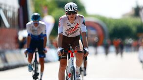 Cinco abandonos devido à assustadora queda na Volta a Burgos