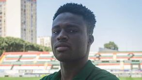 Regis Ndo reforça Estrela da Amadora