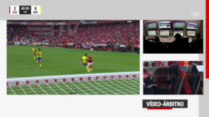 Mateus Quaresma expulso no Benfica-Arouca: árbitro mostrou amarelo e mudou decisão no VAR