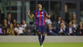 Presidente do Leeds 'ameaça' Barcelona: «Se não pagarem Raphinha até 2 de setembro...»