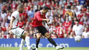 Ferdinand diz que Man. United tem de segurar Ronaldo: «Nem que ele implore para sair...»