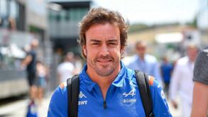 Fittipaldi questiona saída de Alonso para a Aston Martin: «Tem de haver uma razão...»