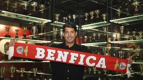 Carlos Nicolía renova com o Benfica até 2023