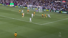 Parecia um lance normal mas acabou em golo: José Sá fica mal na fotografia no empate do Leeds