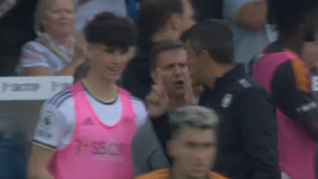 Bruno Lage e Jesse Marsch em discussão acesa no final do Leeds-Wolverhampton