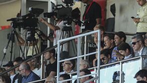 Roger Schmidt assiste ao jogo do Benfica B no Seixal
