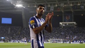 Taremi e Pepe seguem-se na fila de jogadores para segurar