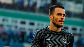 Kostic negoceia com novo clube e desfalca Eintracht na Supertaça Europeia