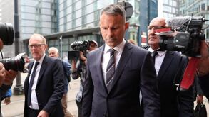 Defesa de Giggs explica que hematomas da ex-companheira foram causados por 