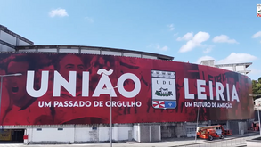 Estádio Municipal de Leiria acordou mais vermelho