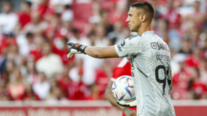 Leicester deixa cair Vlachodimos