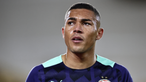 Vinícius pode deixar o PSV mas Van Nistelrooy não o quer perder... e há Jorge Jesus à espreita