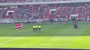 Arrepiante momento de homenagem a Chalana antes do Casa Pia-Benfica