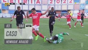 Benfica pediu penálti neste lance: árbitro nada marcou