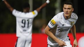 Gil Vicente contrata Adrian Marin ao Granada