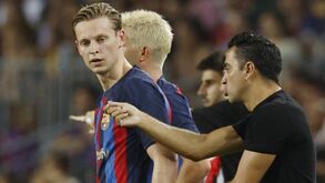Rio Ferdinand: «Estamos a prostituir-nos para contratar De Jong, andamos a implorar há 3 meses»