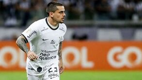 Mulher e filho de jogador do Corinthians ameaçados nas redes sociais