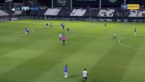 Aos 40 anos, Roque Santa Cruz marca golo de uma vida... a passe de Oscar Cardozo