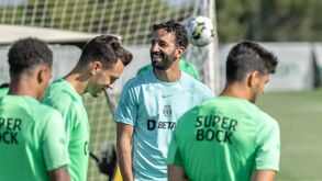 Sporting volta ao trabalho com 6 'miúdos' e Paulinho no ginásio