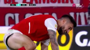 Um jogo para esquecer: ex-benfiquista Ferreyra entrou e 20 minutos depois... foi expulso