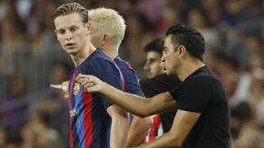 Van Basten: «Cruyff teria vergonha se visse o comportamento do Barcelona com De Jong»