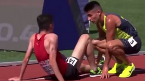 Fair play em estado puro: atleta de Andorra acaba em último após parar para ajudar adversário nos Europeus