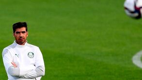 Chuva de críticas: Abel Ferreira não tem sido poupado pelos adversários no Brasil 