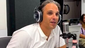 Nuno Gomes conta como fugia da seleção grega nas férias após o Euro'2004: «O Charisteas mandava-me bebidas»