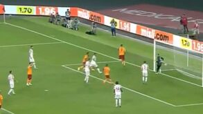 Adeptos do Galatasaray nem queriam acreditar nestes falhanços de Seferovic