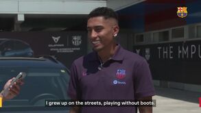 Jogar com Ronaldinho ou a Premier League? Raphinha não tem dúvidas na escolha