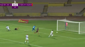 Lupeta correu 90 metros com a bola controlada até marcar pelo novo clube