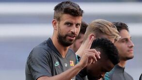 Gerard Piqué apanhado aos beijos com a nova namorada