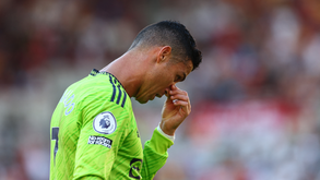 Rooney dá 'dica' a Ten Hag para o jogo com o Liverpool: «Não jogaria com Ronaldo e Rashford»