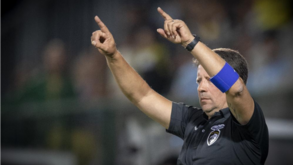 Paulo Sérgio: «Tiro o chapéu aos jogadores»