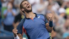 Coric bate Tsitsipas e conquista Masters 1.000 de Cincinnati