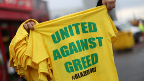 Milhares de adeptos do Manchester United protestam contra os donos do clube