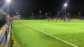 Ingleses dizem que este é o golo mais bizarro do ano: é difícil discordar...