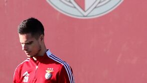Julian Weigl: Já foi adorado na Luz mas brilho do alemão desvaneceu-se