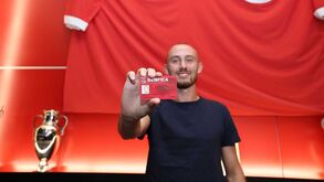 Aursnes conta como reagiu ao interesse do Benfica e fala do posicionamento em campo: «Sou jogador de equilíbrios»