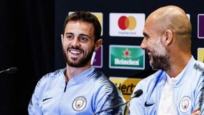 Xavi encheu Bernardo Silva de elogios e Guardiola reagiu assim