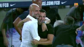 Seis golos e emoção em jogo solidário: o resumo do Barcelona-Manchester City