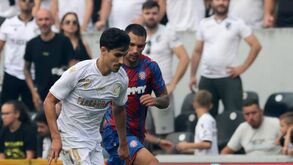 Podia ser dragão, leão ou águia... mas virou morcego: André Almeida é a coqueluche do Valencia