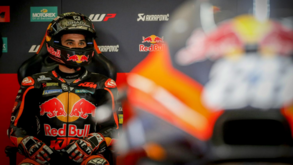 Miguel Oliveira recebe onda de apoio em Corroios antes de anunciar futuro
