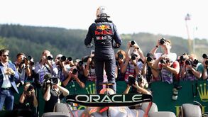 Max Verstappen arrasa concorrência e vence GP da Bélgica